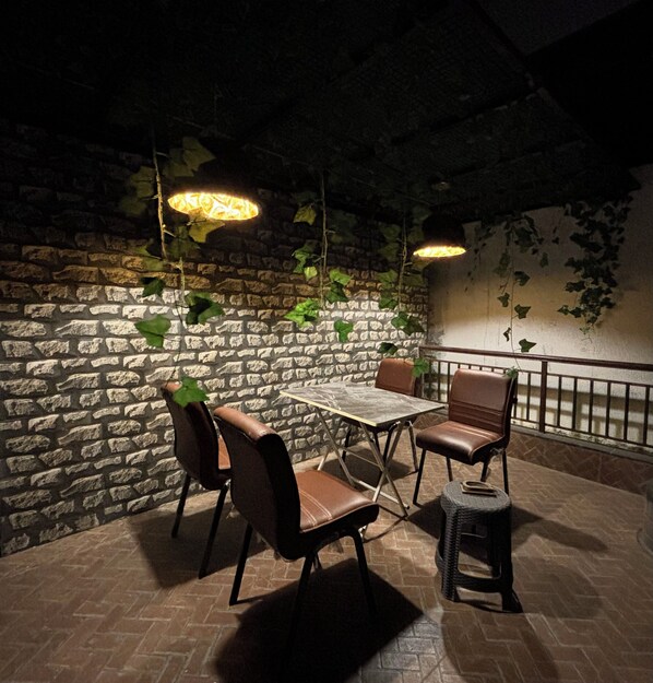 Outdoor dining - Jumanji -  A Forest duplex on the outskirts of Pune for a jungle like stay (Pune)