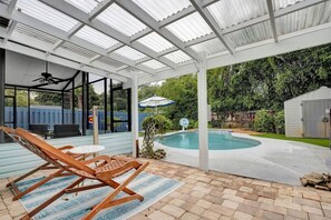 A heated pool - SMV Minigolf and Splash Retreat (Jacksonville Beach)