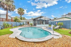 A heated pool - SMV Minigolf and Heated Pool (Jacksonville Beach)