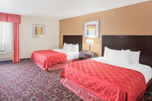 Quarto casal conforto | Escrivaninha, espaço de trabalho para notebook, quartos à prova de som