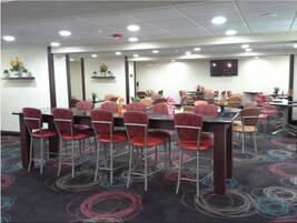 Café da manhã para viagem grátis todos os dias