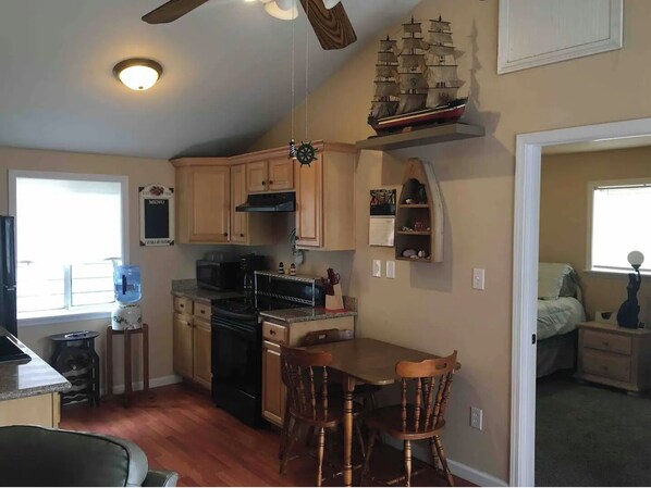 Interior - Cozy 2 Bedroom Cottage near the River (Rio Vista)