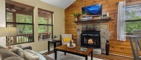 Smart TV, chimenea, videojuegos, futbolito