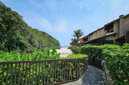 Casa Reformada Praia do Engenho - Cond. Pé na Areia