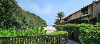 Casa Reformada Praia do Engenho - Cond. Pé na Areia