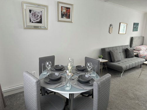 Lovely 3 bedroom house close to city centre, 34, Gloucester place , Durham
