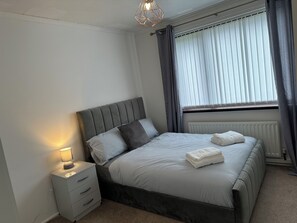 4 dormitoris, planxa i posts de planxar i wifi