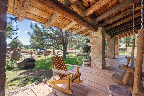 Renovated Historic Flagstaff Cabin, Trails, Hot tub 