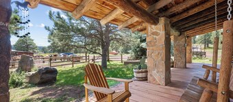 Renovated Historic Flagstaff Cabin, Trails, Hot tub 