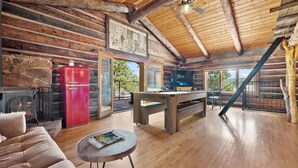 Smart TV, fireplace, table football, ping pong - Renovated Historic Flagstaff Cabin, Trails, Hot tub  (Flagstaff)