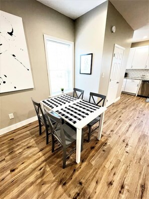 Apartment | 1 bedroom - The Loft at Park Place - 3rd Floor Walk up King and Queen Beds Fast Wifi and Free Coffee (Wilmington)