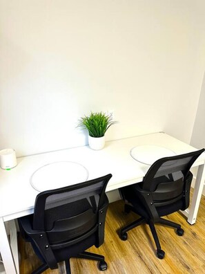 Apartment | 1 bedroom - Cozy Walk up King Bed Fast Wifi (Wilmington)