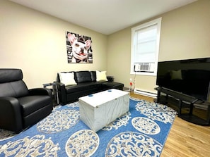 House | 1 bedroom - Cozy Walk up King Bed Fast Wifi (Wilmington)