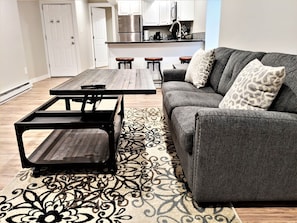 1 bedroom - Boardwalk- Large Modern Unit With King bed Fast Wifi Free Coffee and Easy Parking (Wilmington)