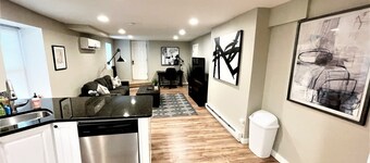 Boardwalk- Large Modern Unit With King bed Fast Wifi Free Coffee and Easy Parking