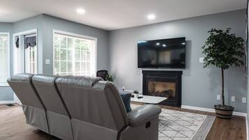 House | 3 bedrooms, desk, Internet