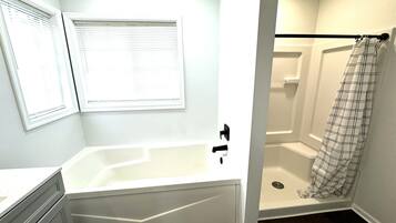 House | 3 bedrooms, desk, Internet