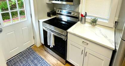 Cozy Unit King bed Laundry