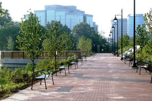 The Grayson at Park Place- Cozy and Fully Updated With King bed Free Coffee and Fast Wifi