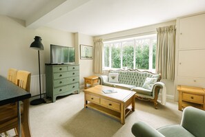 Cottage, 2 Bedrooms | Living area - Cotteswold House (Cirencester)