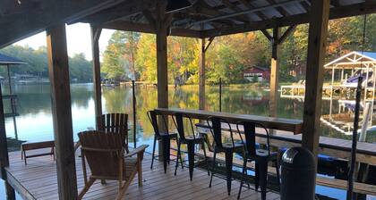 On the lake Moonbranch Hideaway Near restaurants, golf and AU football