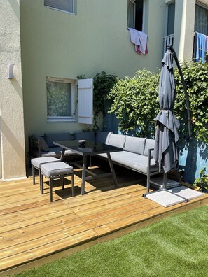 Outdoor dining - Appartement Avec Piscine Jardin Cagnes sur Mer, Plage 25 min à Pied ! (Cagnes-sur-Mer)