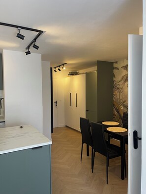 Dining - Appartement Avec Piscine Jardin Cagnes sur Mer, Plage 25 min à Pied ! (Cagnes-sur-Mer)
