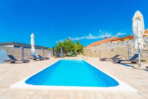 Villa Jadran - Three Bedroom Villa, Sleeps 7