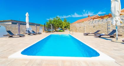 Villa Jadran - Three Bedroom Villa, Sleeps 7