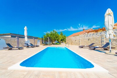 Villa Jadran - Three Bedroom Villa, Sleeps 7