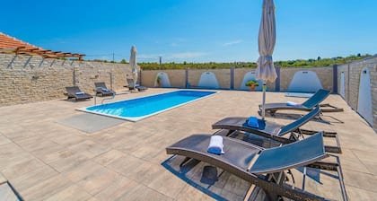 Villa Jadran - Drei Schlafzimmer Villa, Schläft 7