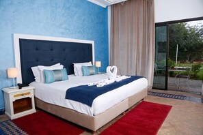 30 室のベッドルーム、WiFi (無料)、ベッドシーツ