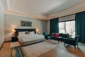 30 室のベッドルーム、WiFi (無料)、ベッドシーツ