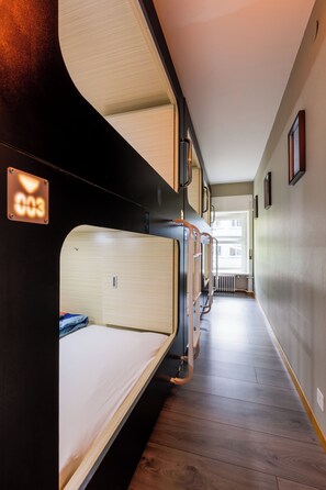 2 bedrooms, WiFi, bed sheets - Mue Cubes , your cozy capsule Hotel In Basel (Basel)