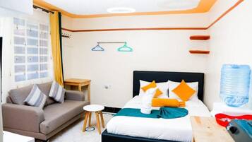 1 habitación, tabla de planchar con plancha, wifi y ropa de cama