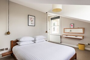 2 عدّة غرف نوم ومكتب ومكواة/لوح كي وواي فاي