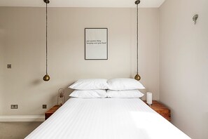 2 habitaciones, escritorio, tabla de planchar con plancha y wifi 