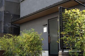 Unclassified image, 3 of 11, button - Guesthouse ZenNichi (Kyoto)