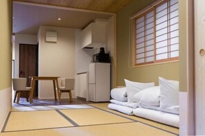 Unclassified image, 2 of 11, button - Guesthouse ZenNichi (Kyoto)