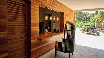 Quầy tiếp tân