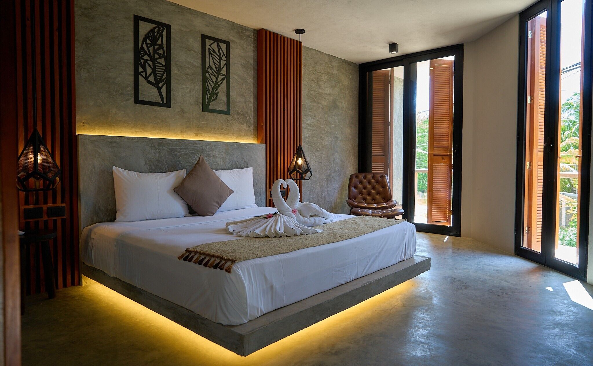 Deluxe Room, 1 King Bed | WiFi (free), bed sheets