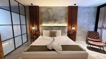 Deluxe Room, 1 King Bed | WiFi (free), bed sheets