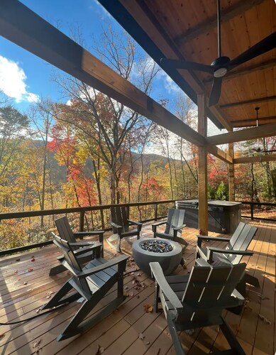 2 CABINS, 3 ACRES- HOT TUB VIEWS & ACCESS TO THE STATE PARK TRAILS 