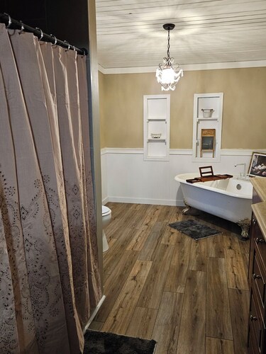 Charming and peaceful 3-bedroom home in delightful Fernandina Beach.