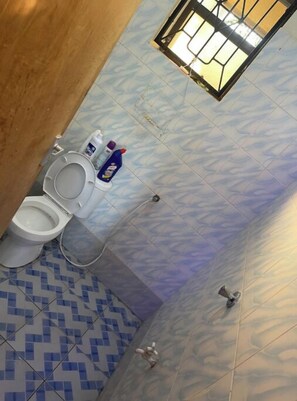 Handtücher, Seife, Toilettenpapier