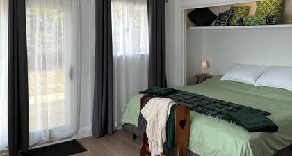 Studio in Lake Leelanau with outside entrance, king bed, & WiFi