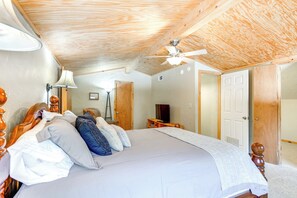 4 bedrooms, desk, iron/ironing board, travel cot