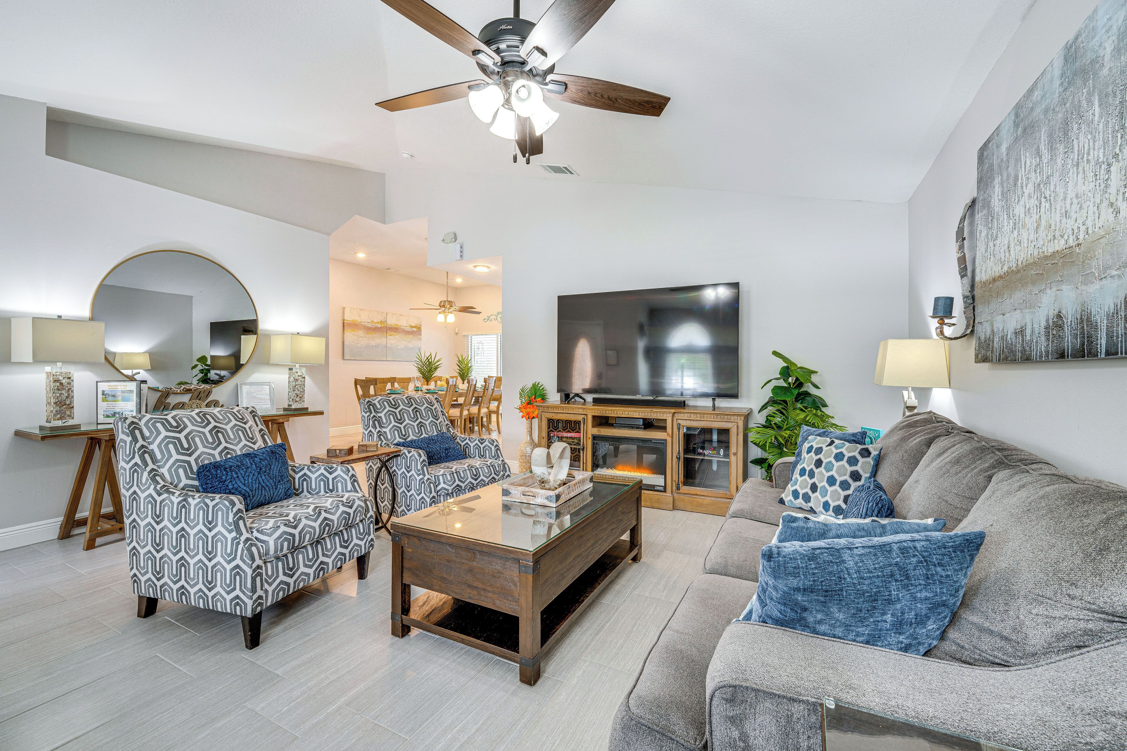 Spacious Kissimmee Home ~ 5 Mi to Disney World!