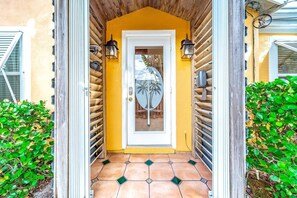 Exterior detail - Spacious 4-bedroom pool house in enjoyable Lake Worth Beach (Lake Worth Beach)