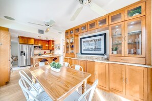 Dining - Spacious 4-bedroom pool house in enjoyable Lake Worth Beach (Lake Worth Beach)
